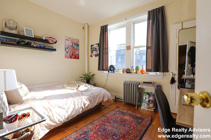 Building Photo - 66 Egmont St