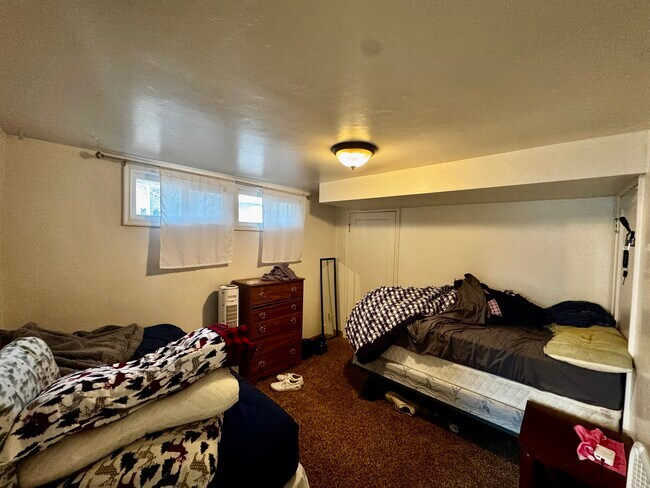 Building Photo - Frame House Duplex