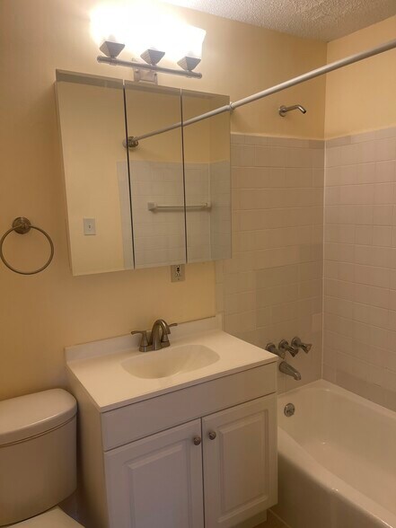 Building Photo - 89 Clinic Dr