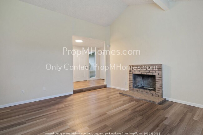 Building Photo - Three Bedroom Ranch In Central Hillsboro w/ Large Fenced Yard!