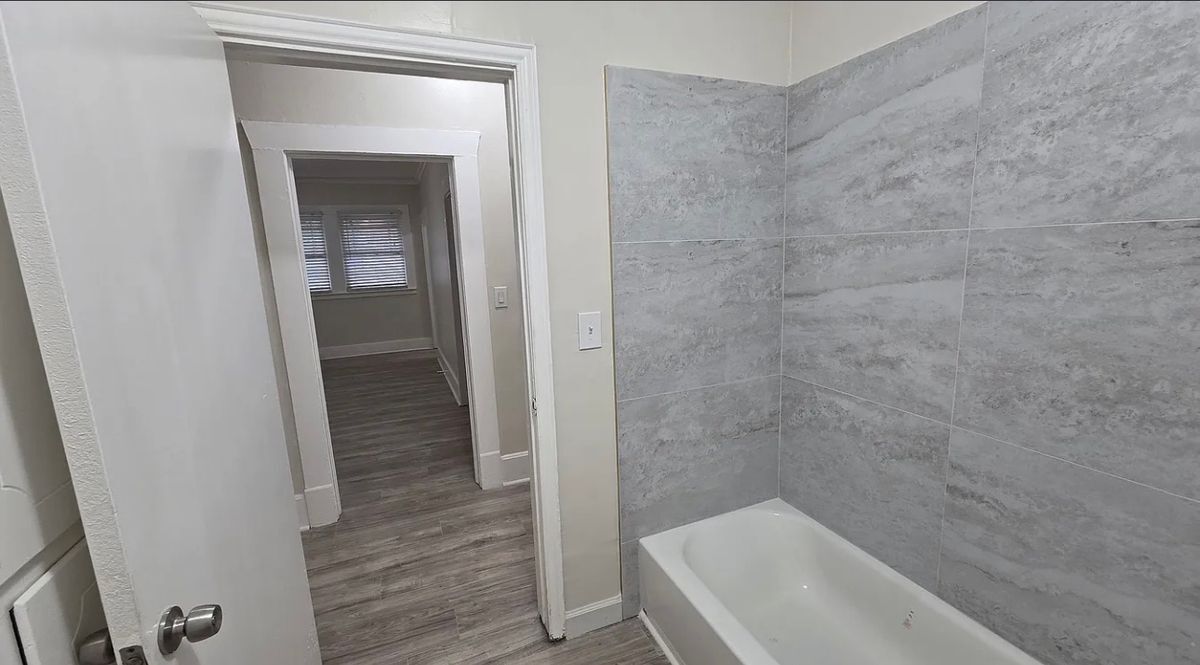 Building Photo - 2805 S Jennings Ave