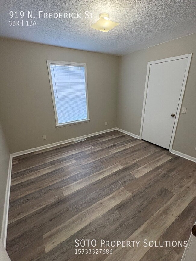 Building Photo - 919 N Frederick St