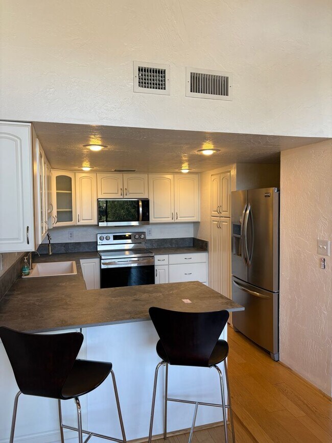 Building Photo - Unfurnished, 1-Year Long-Term Rental