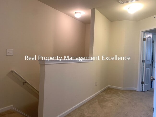 Building Photo - Beautiful 3 Bedroom Townhome in Raleigh ne...