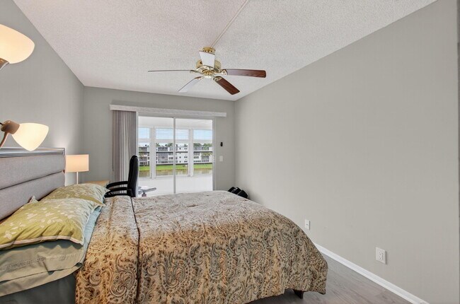 Building Photo - 4003 Wolverton E