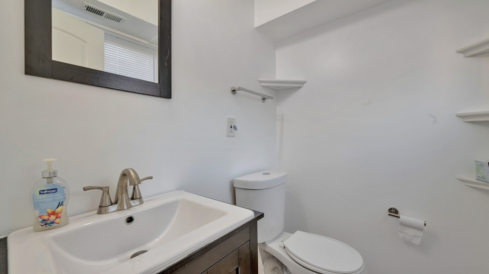 Building Photo - 5338 Jay St NE