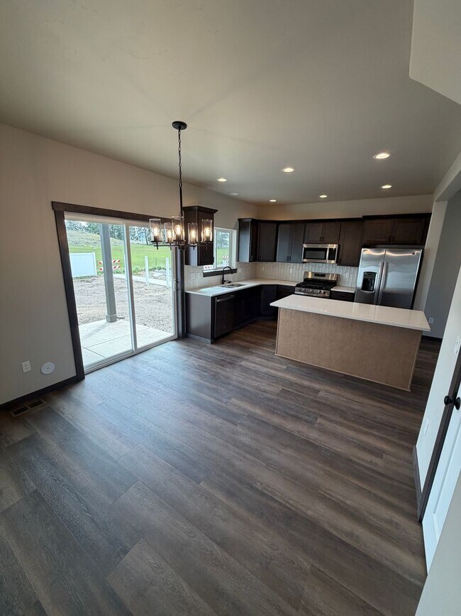 Building Photo - Beautiful & Brand New 4 bd/2.5 ba Home