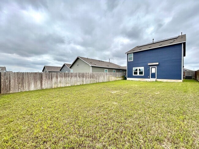 Building Photo - Your Next Home Awaits – Bright, Modern & M...