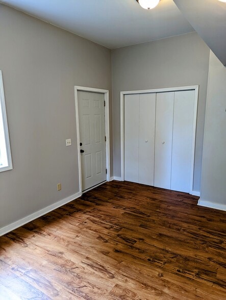 Back Bedroom & Closet - 2242 Dixon St