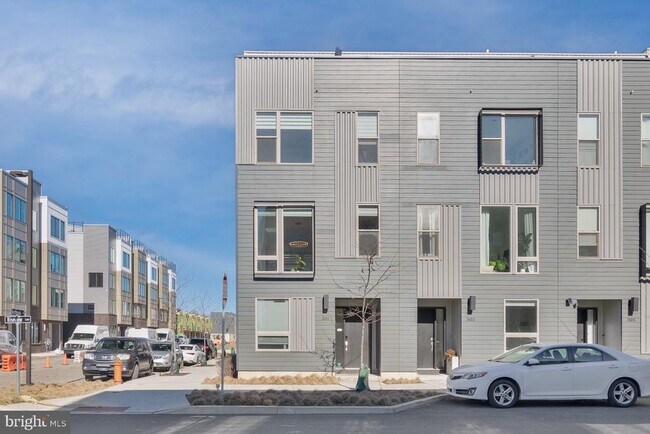 Building Photo - 3101 Riseview Ln