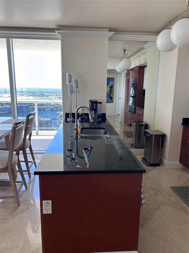 Building Photo - 1830 S Ocean Dr