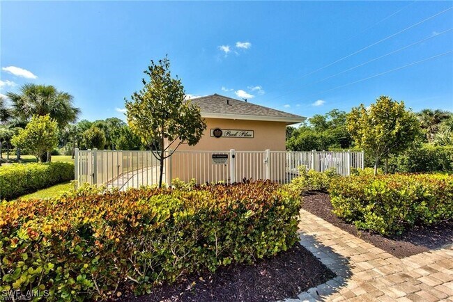 Building Photo - 1334 Park Lake Dr