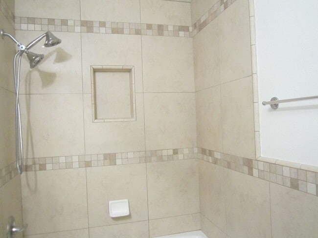 Building Photo - Immaculate 2 Bedroom Loma Linda Duplex