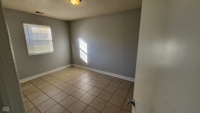 Building Photo - 6149 Commodore Dr