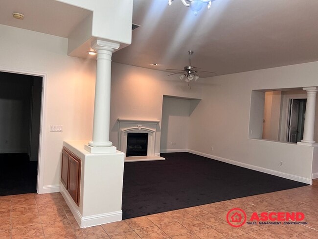 Building Photo - 4 Bed, 3 Bath Home with Modern Kitchen & Attached Garage
