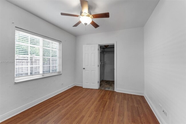 Building Photo - 4220 SW 13th St