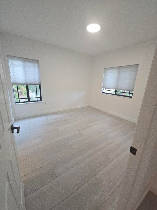 Building Photo - 2807 Veronia Dr