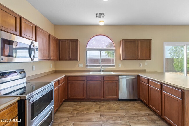 Building Photo - 2416 S 90th Glen