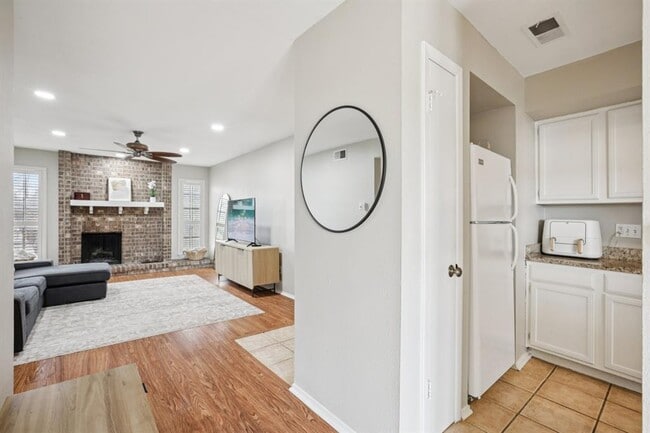 Building Photo - 4159 Steck Ave