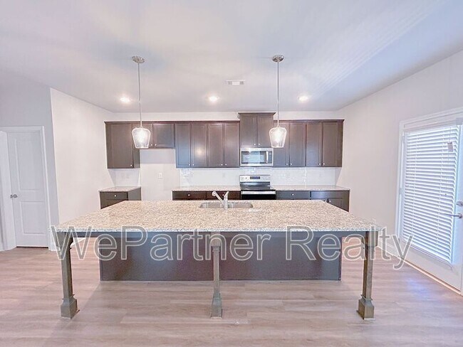 Building Photo - 2586 Mls Cmn Dr