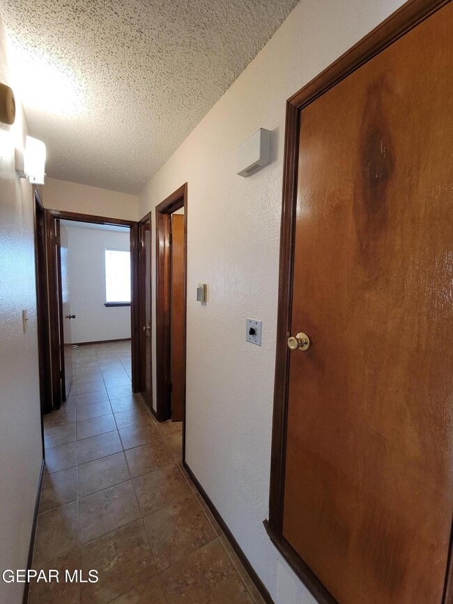 Building Photo - 11340 Lake Nasser Dr