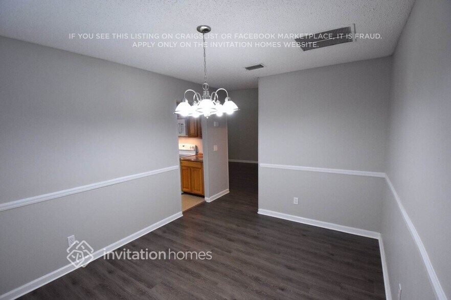 Building Photo - 2139 Lady Di Ln
