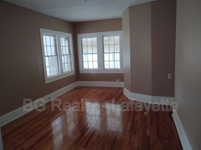 Building Photo - 303 S Guegnon St