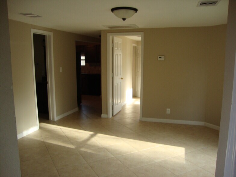 Building Photo - 3816 Gano St