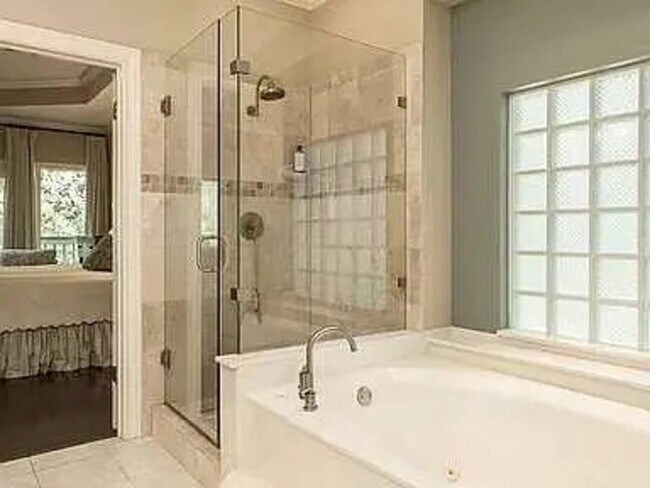 Building Photo - 5607 Courtyard Dr