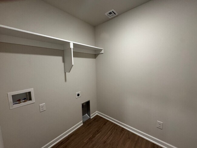 Building Photo - Spectacular brand NEW 4 Bedroom 2 Bathroom...