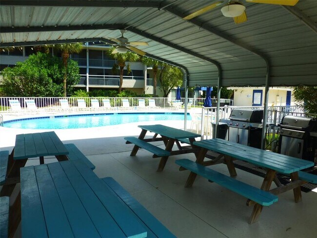 Building Photo - 5557 Sea Forest Dr