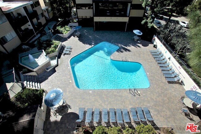 Building Photo - 6000 Canterbury Dr