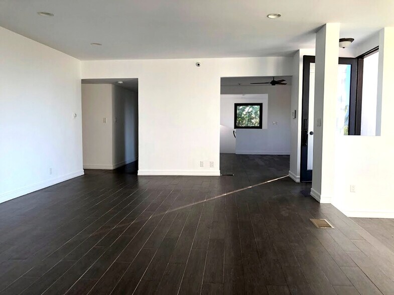 Building Photo - 11420 Decente Ct