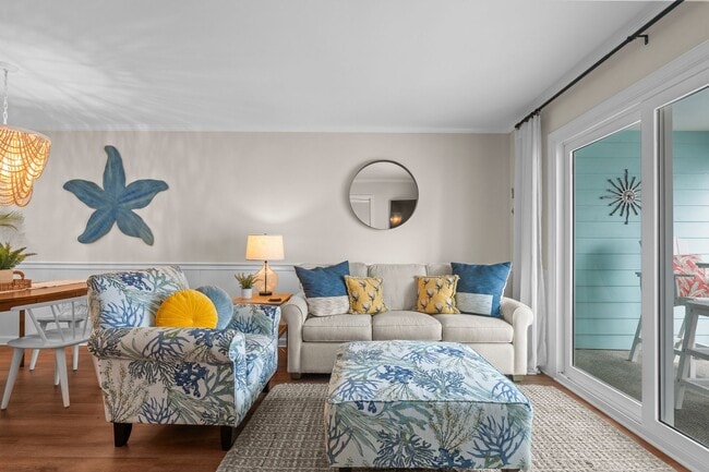 Primary Photo - Shore Thing: Seasonal Beachfront Rental (D...