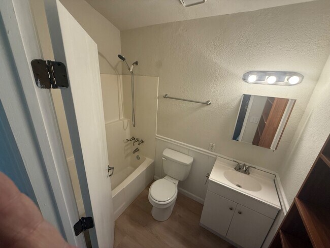 Building Photo - 2510 E Eastland St