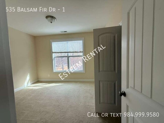 Building Photo - 535 Balsam Fir Dr