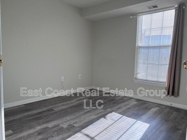 Building Photo - 615 Himes Ave