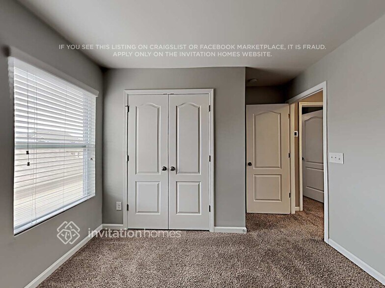 Building Photo - 2036 Blue Iris Dr