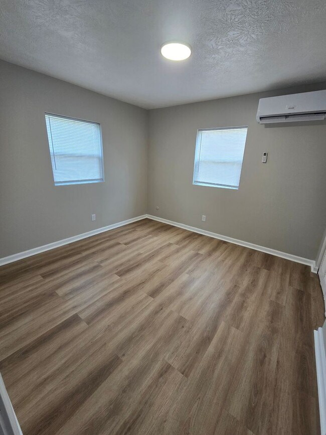 Building Photo - Welcome Home to Bellagio South Living: Where Comfort Meets Convenience