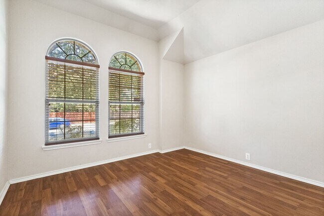 Building Photo - 908 Rimrock Trail