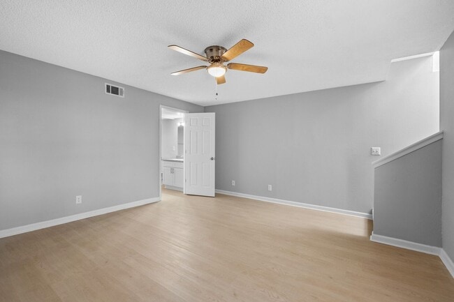 Building Photo - Modern 3-Bed, 2.5-Bath Apartment with Granite Kitchen & New Appliances!