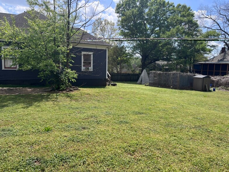 Building Photo - 1433 Desoto Ave SW