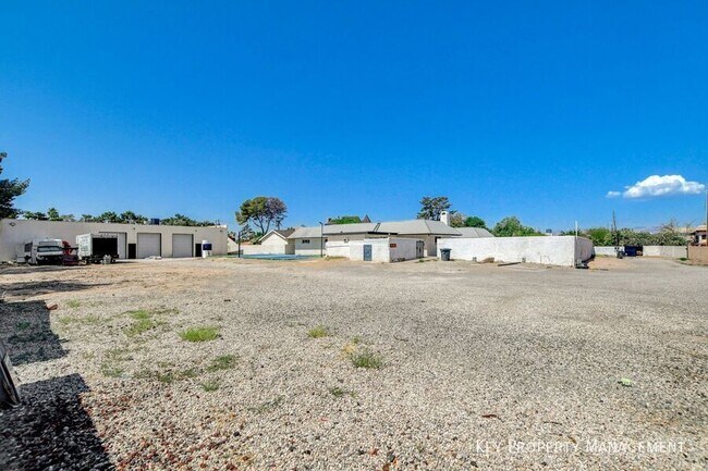 Building Photo - 3962 Euclid St