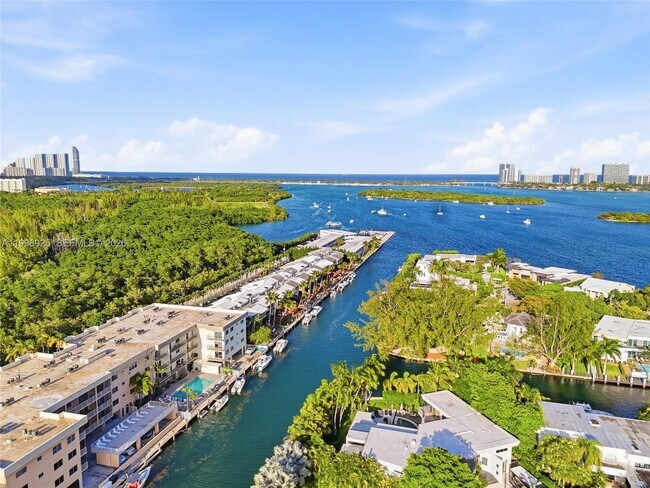 Building Photo - 2370 NE 135th St