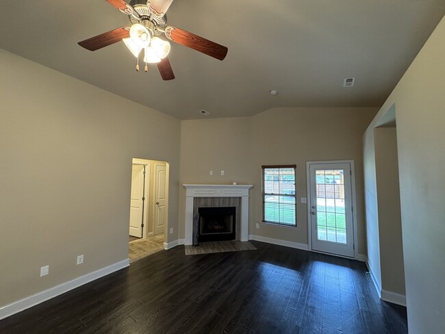 Building Photo - 2467 Bell Manor Dr SW