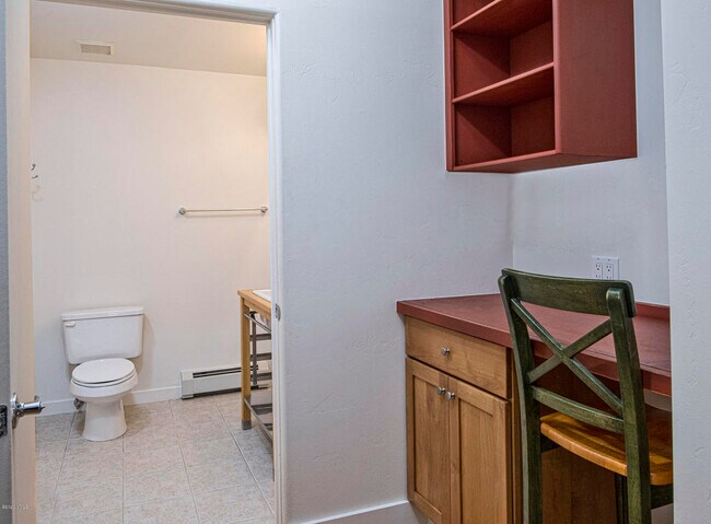 Building Photo - 705 Nogal Rd