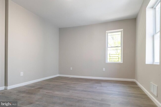 Building Photo - 3026 W Garrison Ave