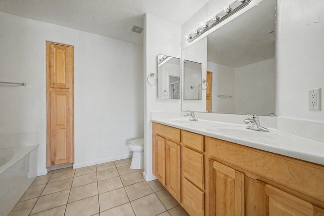 Building Photo - 14000 N 94th St