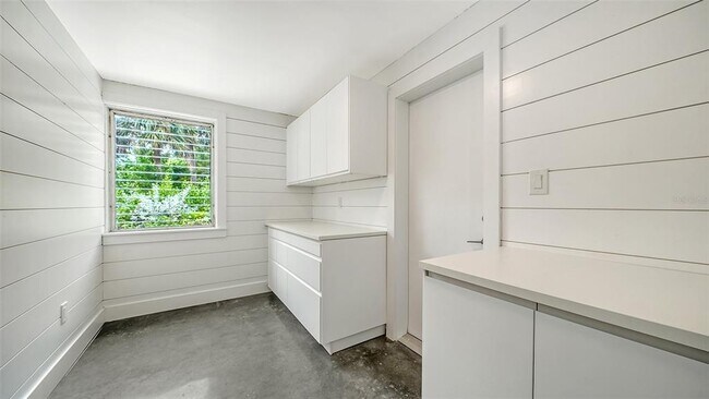 Building Photo - 7665 Sanderling Rd