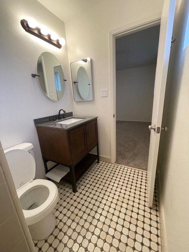 Building Photo - 531 E Laguna Dr